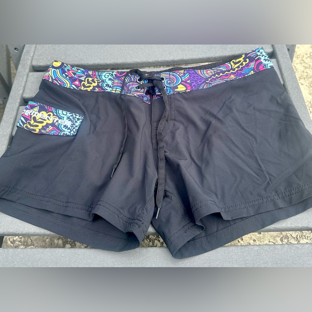 Tormenter Women’s Board Shorts Size 8 Black w/ Colorful Waistband